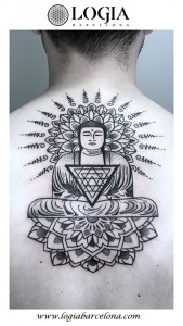 tatuaje-espalda-buddha-mandala-Logia-Barcelona-Dasly  